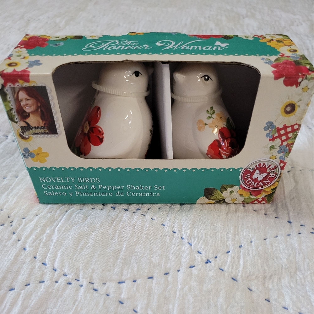 Pioneer Woman salt and pepper shakers